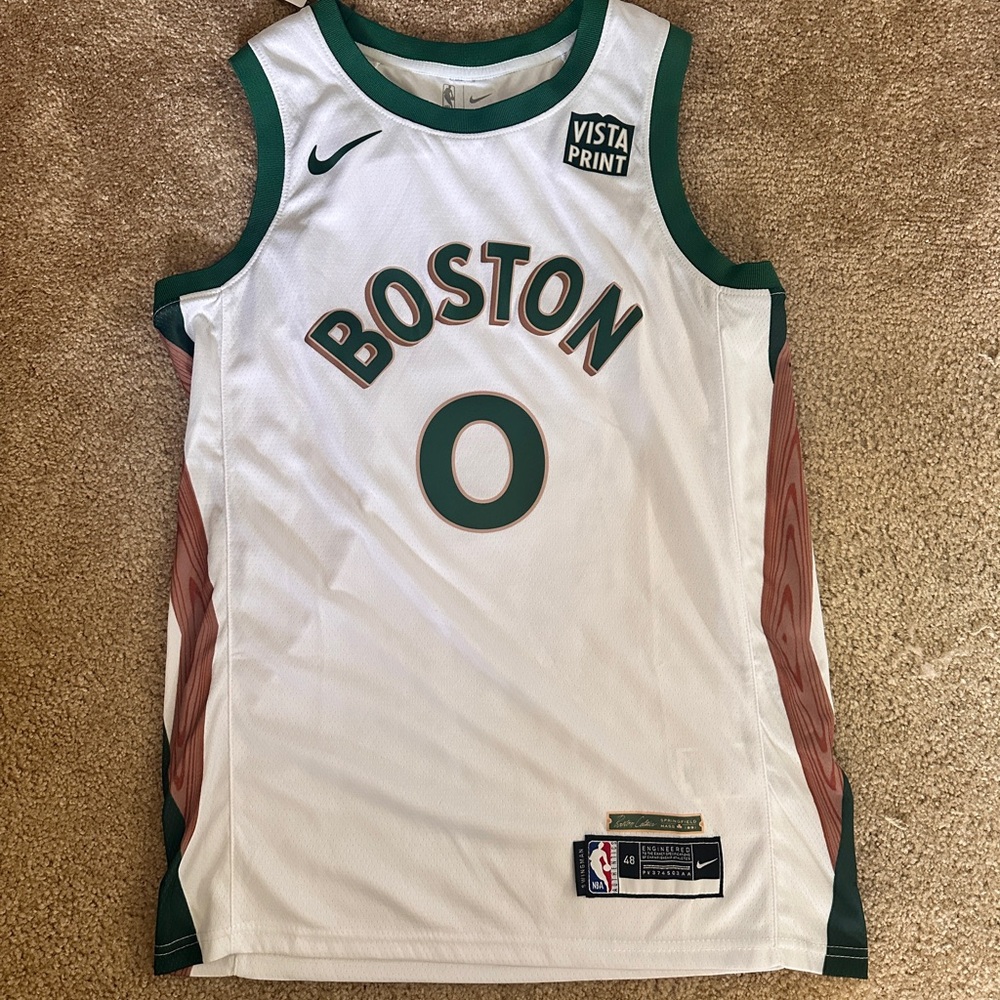 Nike Boston Celtics Jayson Tatum Jersey NEW